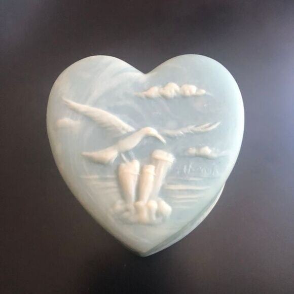 Vintage Heart Shaped Ceramic Trinket Box - Picture 1 of 9